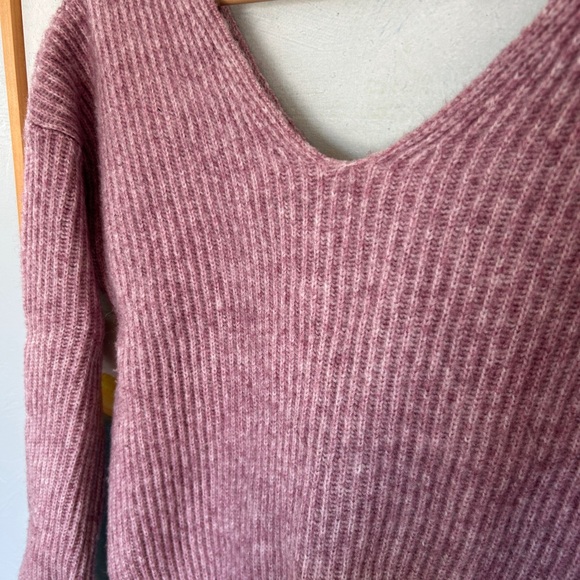 Angel Of The North Mauve Twist-Back V-Neck Sweater - Picture 6 of 8